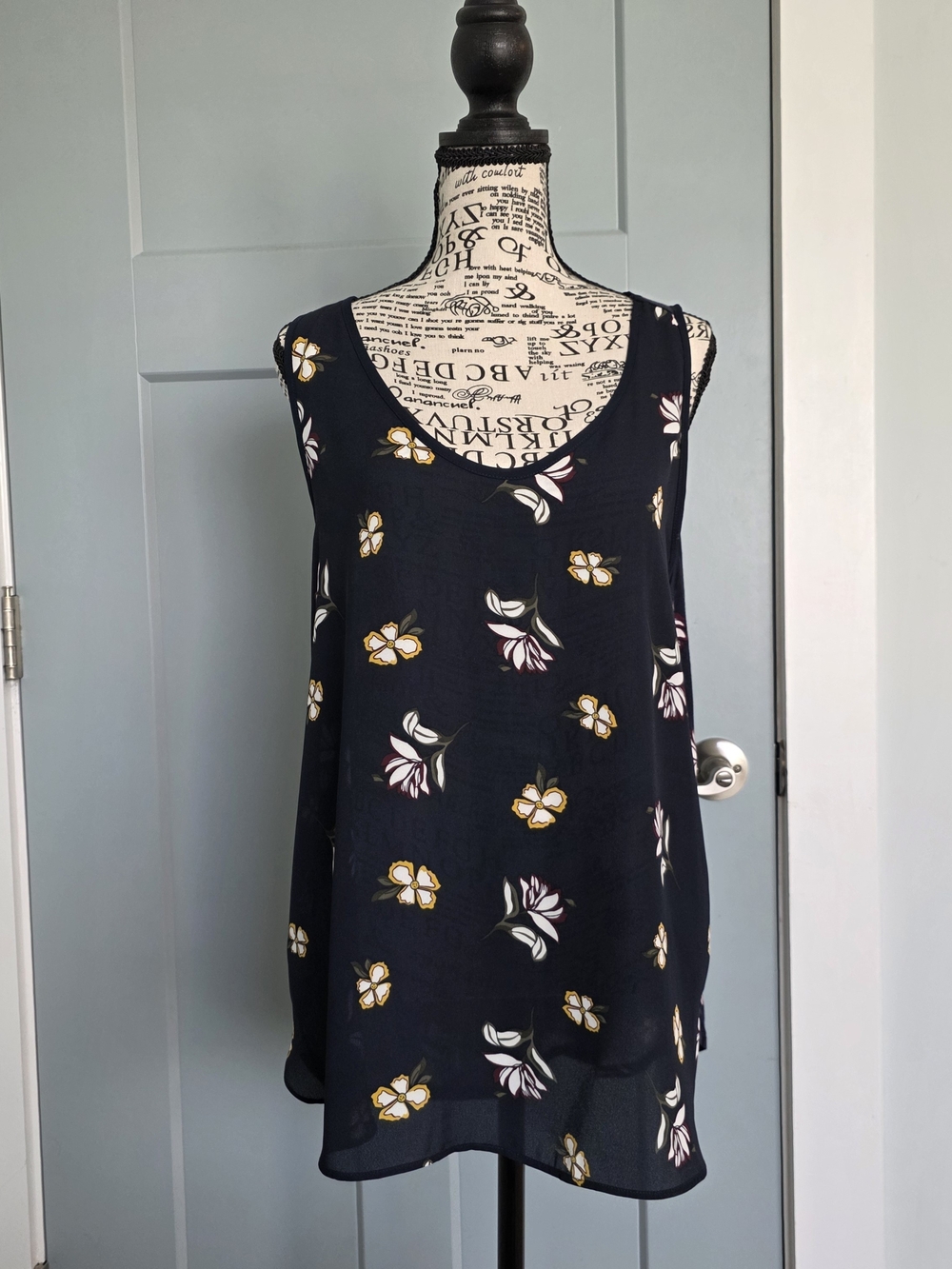 LOFT Outlet Navy Blue Floral Mixed Media Tank Top Blouse V-Neck Sleeveless L